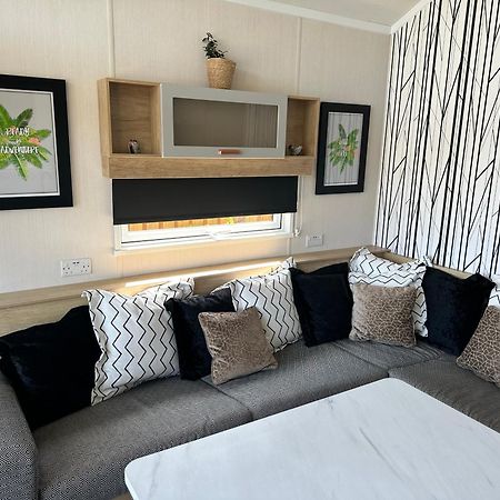 The Pods At Haulfryn Caravan Park Whitford Buitenkant foto