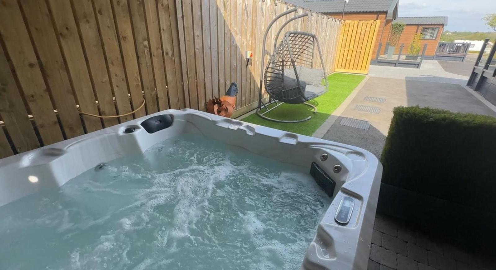 The Pods At Haulfryn Caravan Park Whitford Buitenkant foto