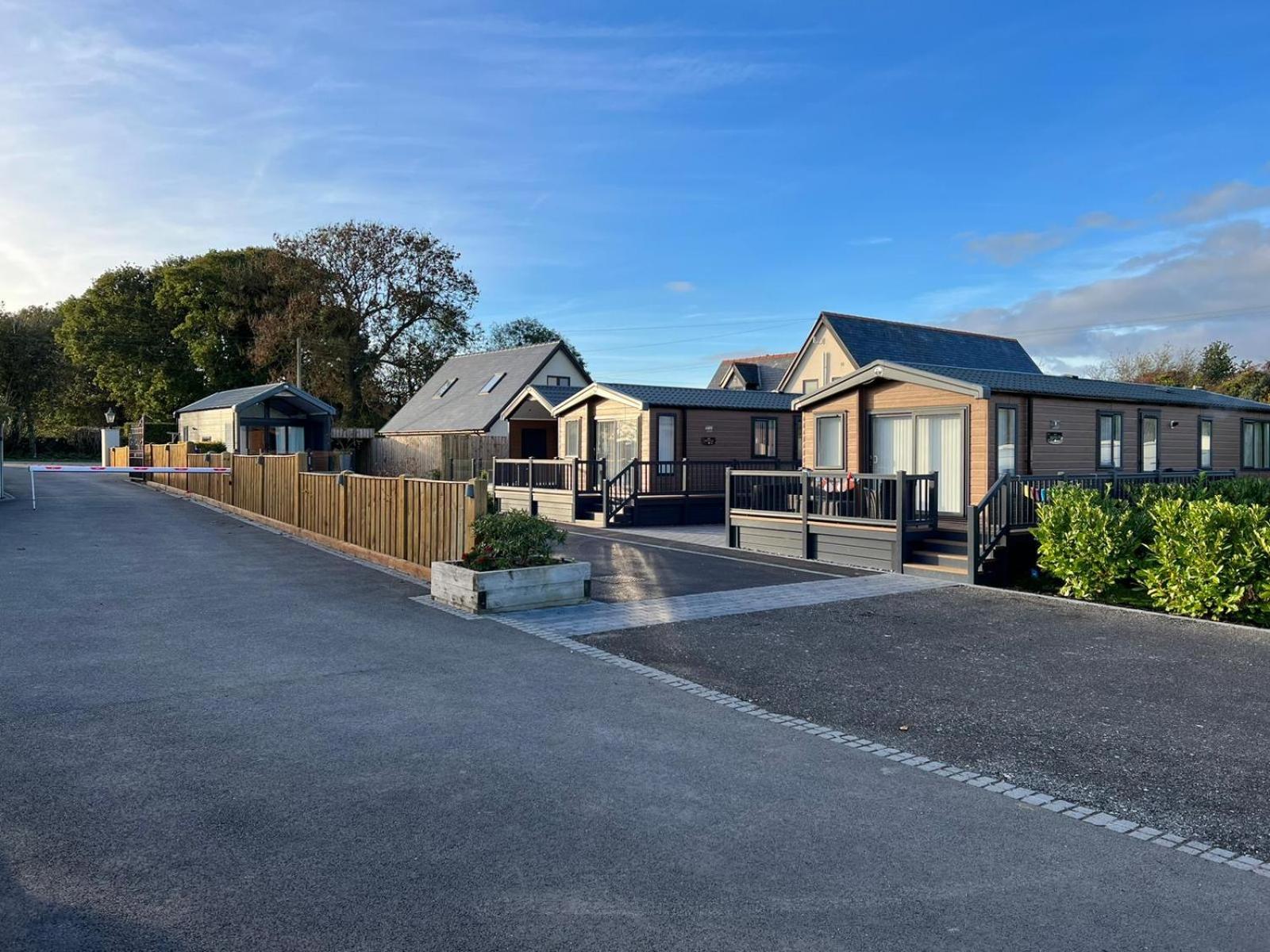 The Pods At Haulfryn Caravan Park Whitford Buitenkant foto
